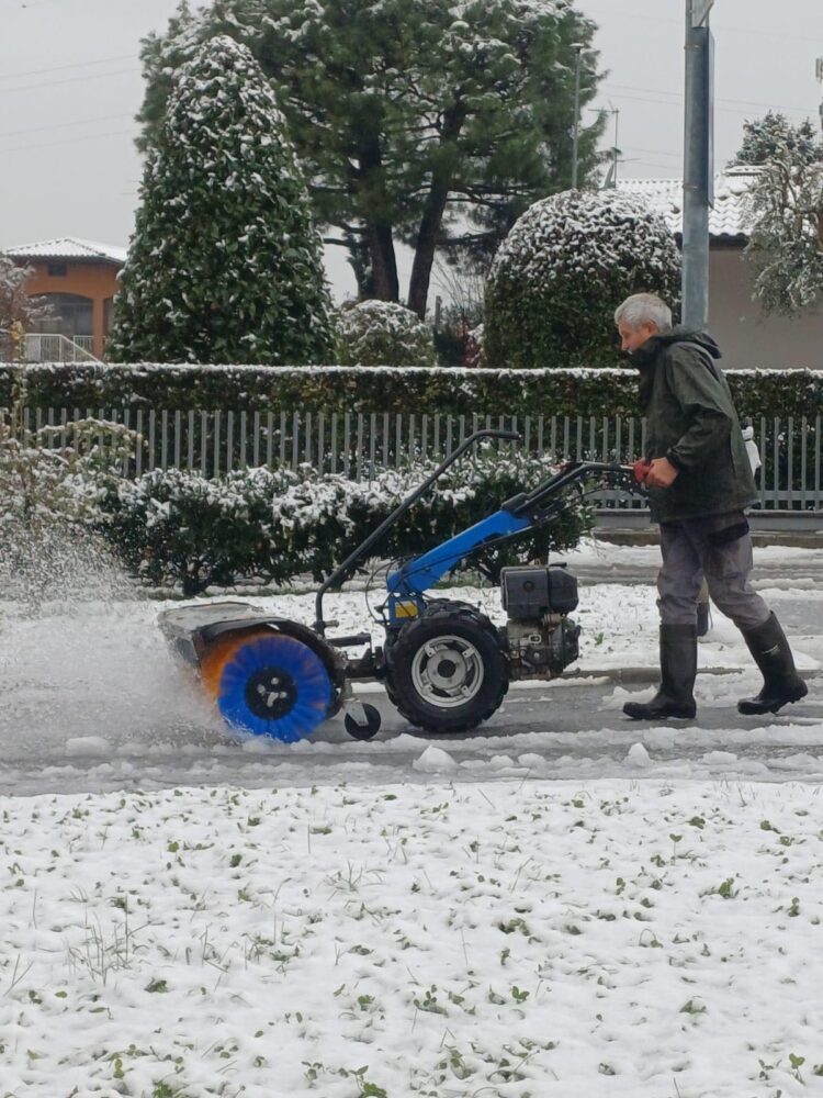 Il weekend inizia all’insegna delle nevicate: sabato sole, domenica sottozero