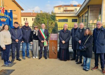 Ponte San Pietro, il Villaggio cambia volto: inaugurata la nuova via Papa Giovanni XXIII con il Vescovo Beschi – FOTO