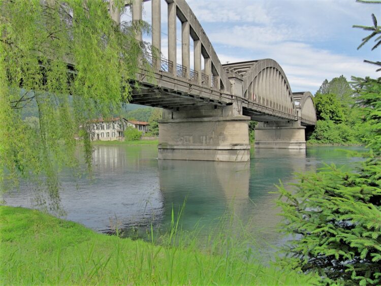 Caos sul ponte tra Cisano e Brivio: prime code per il senso unico alternato, confermati i prossimi stop