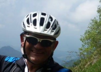 Dramma sul Monte Canto: ciclista 64enne muore dopo lo scontro con un capriolo