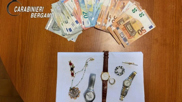 Si finge carabiniere e deruba un’anziana a Mapello: intercettato alla stazione e arrestato con il bottino