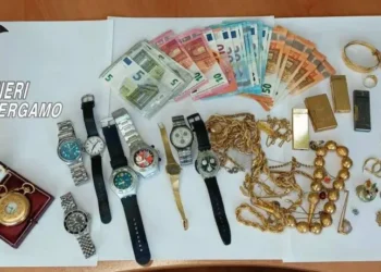 Curno e Lallio, la truffa dei finti carabinieri finisce in manette: due arresti e refurtiva recuperata